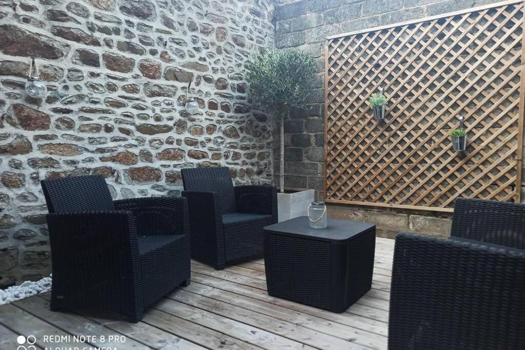 Superbe Appartement Avec Terrasse Au Calme Ernée Eksteriør billede