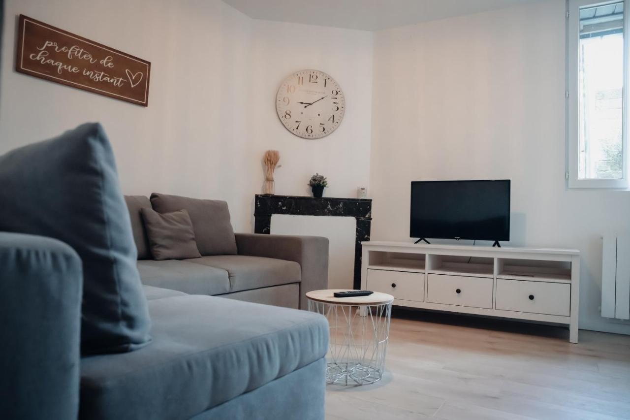 Superbe Appartement Avec Terrasse Au Calme Ernée Eksteriør billede