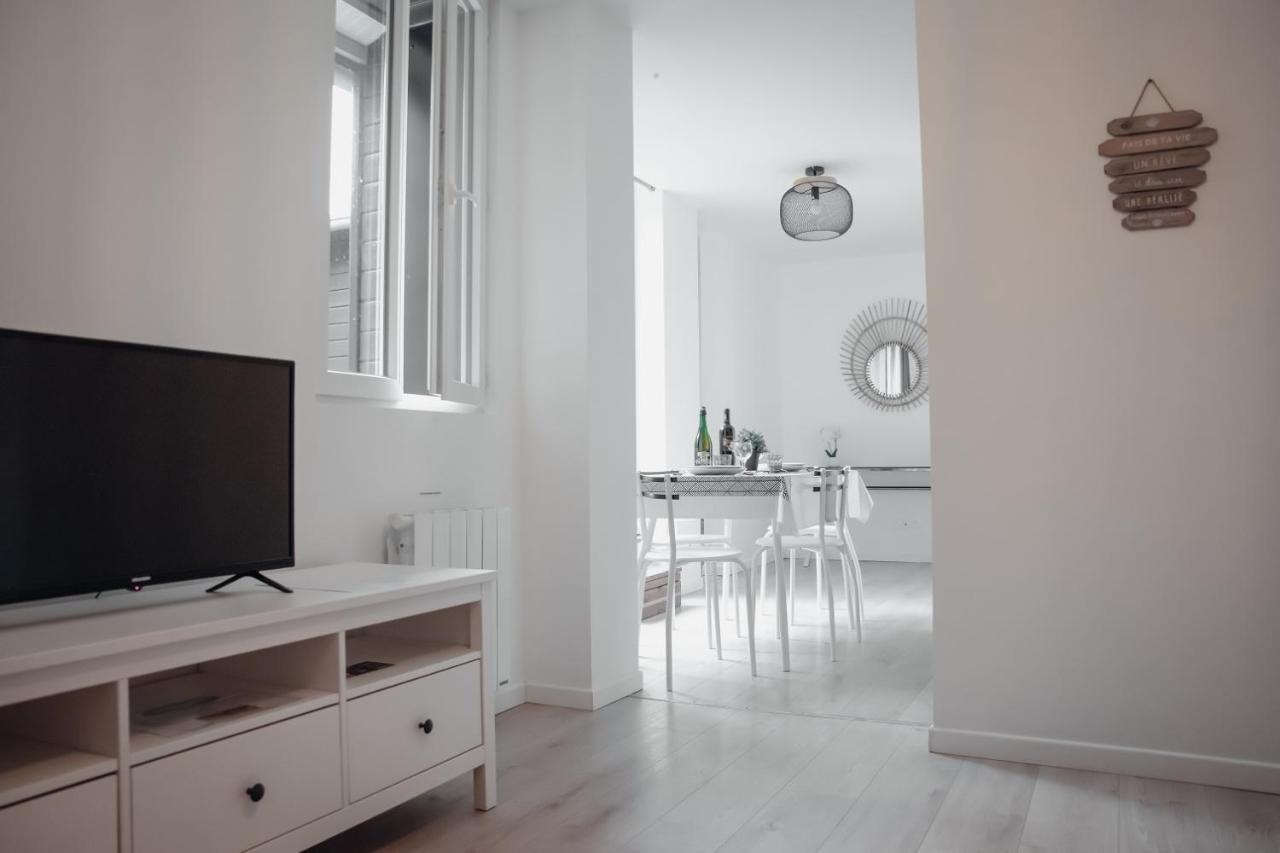 Superbe Appartement Avec Terrasse Au Calme Ernée Eksteriør billede