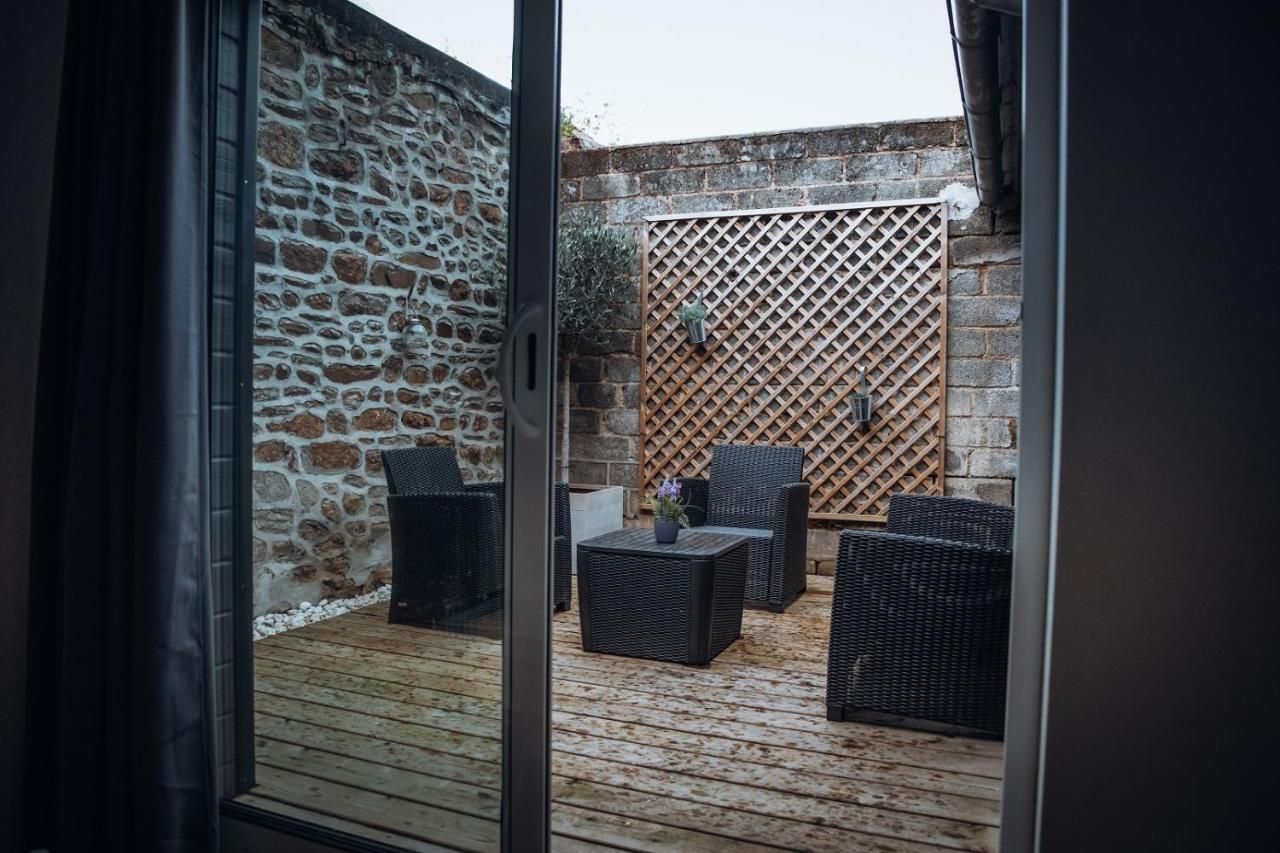 Superbe Appartement Avec Terrasse Au Calme Ernée Eksteriør billede