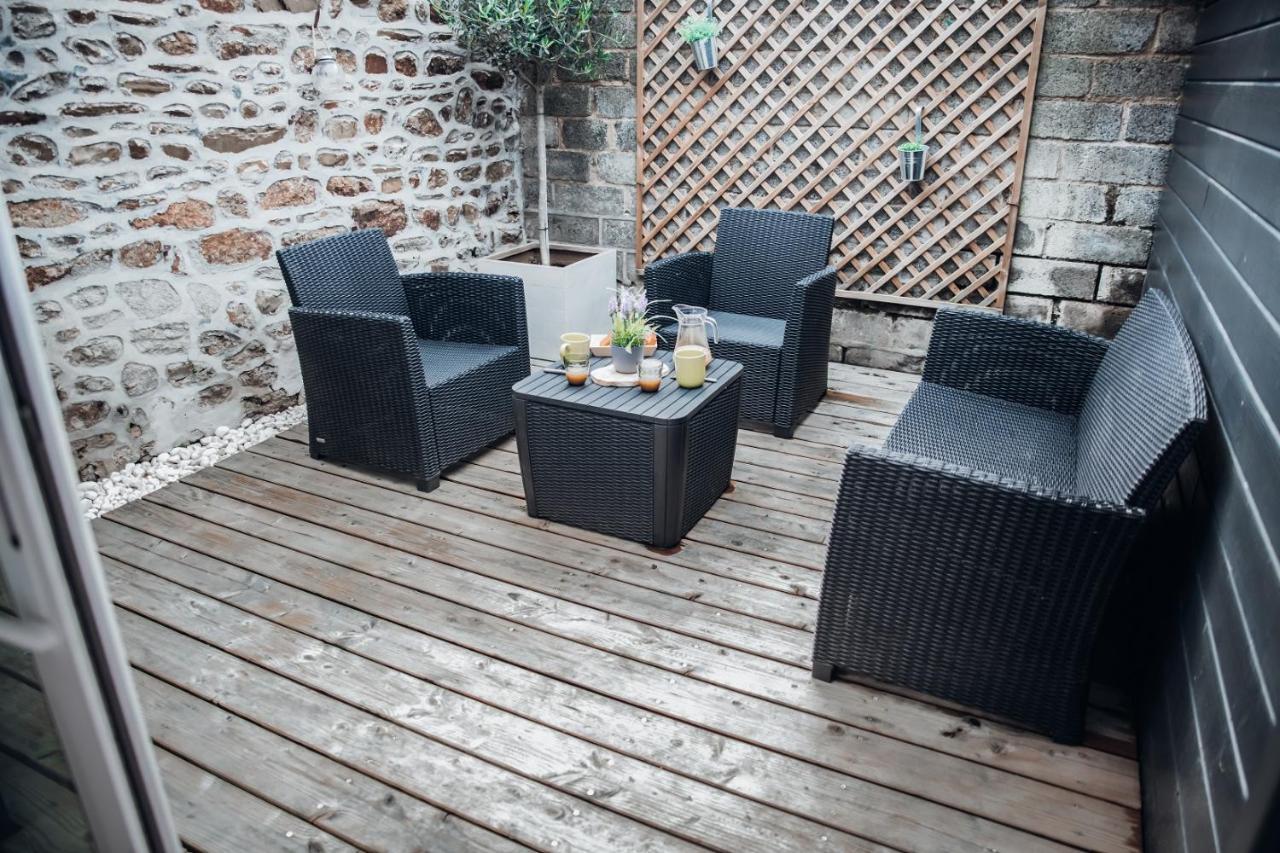 Superbe Appartement Avec Terrasse Au Calme Ernée Eksteriør billede